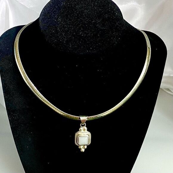AOQ Sterling Herringbone Choker & Moonstone Pendant - Picture 3 of 8